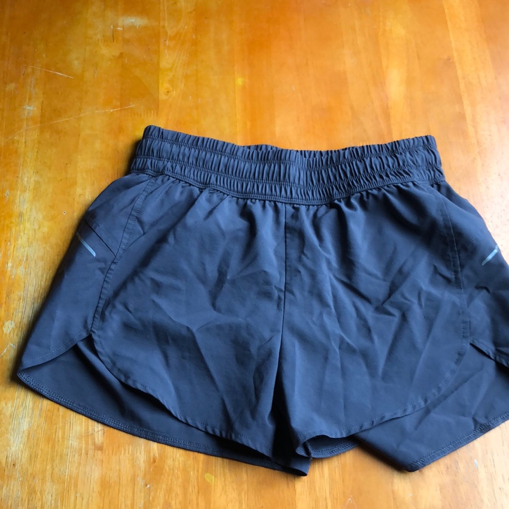 Women’s gray running shorts